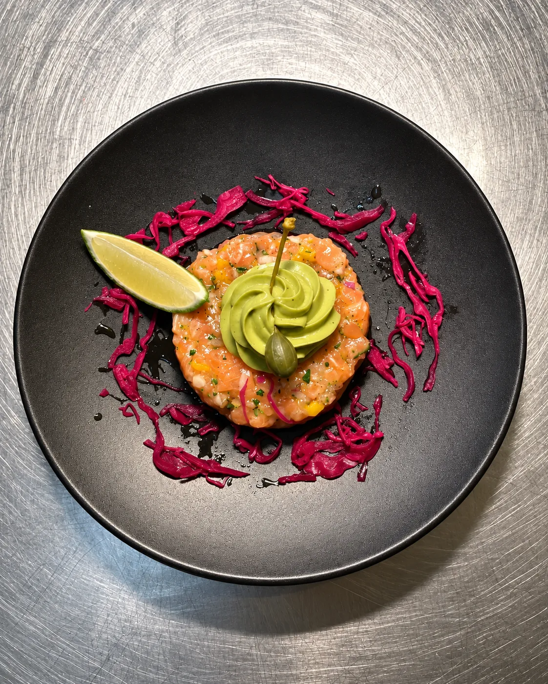 Tartare de saumon, avocat et chou rouge