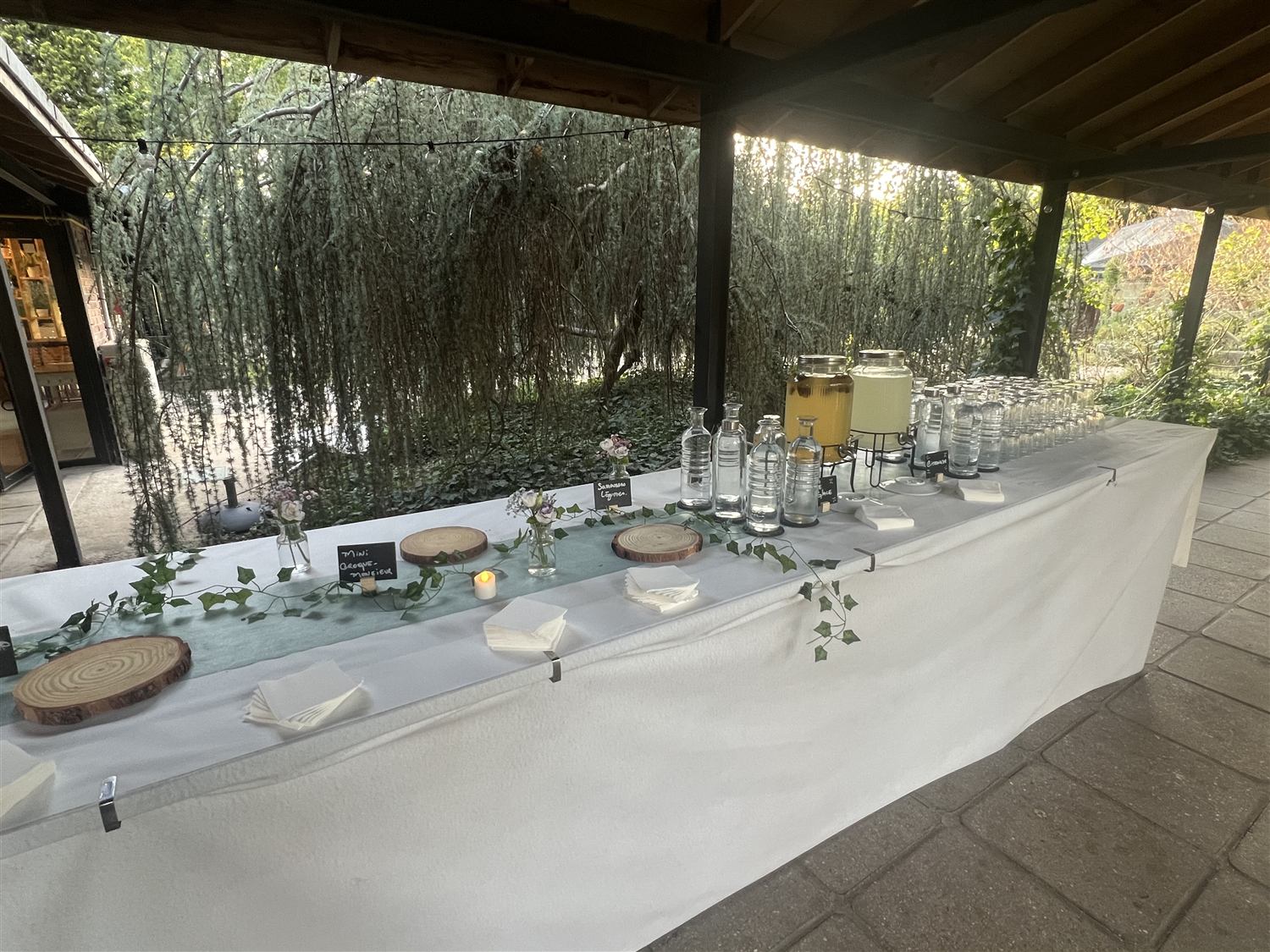 Table d honneur dressee sous le patio